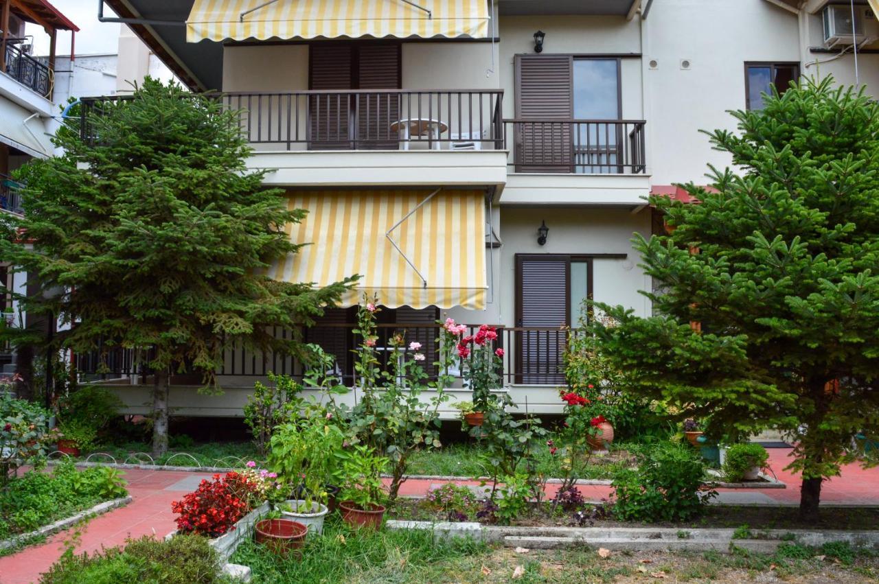 פלטמונס Manos Kritikakis Apartments מראה חיצוני תמונה