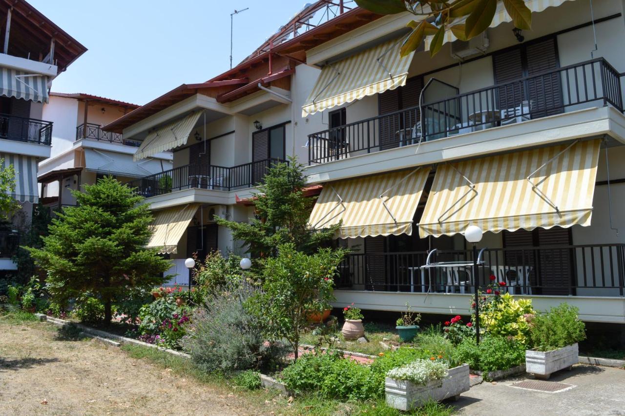 פלטמונס Manos Kritikakis Apartments מראה חיצוני תמונה