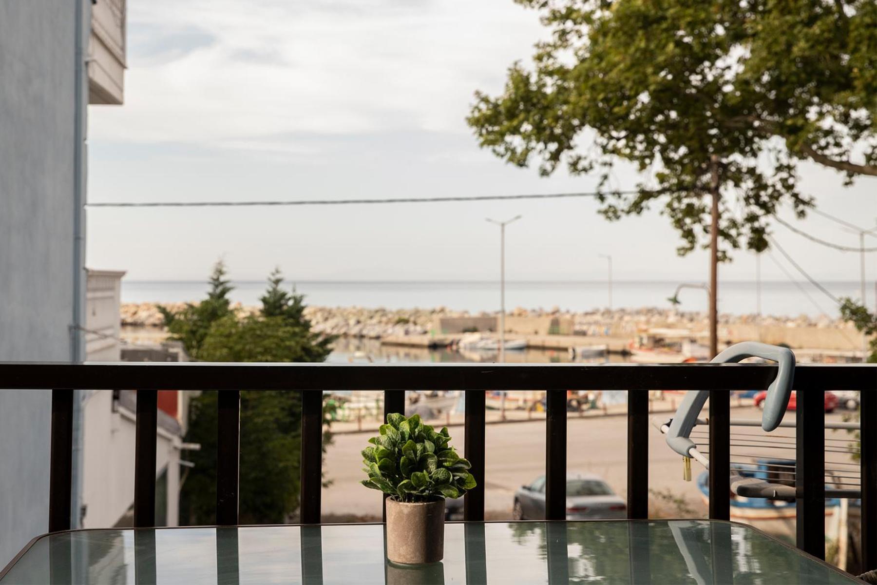 פלטמונס Manos Kritikakis Apartments מראה חיצוני תמונה