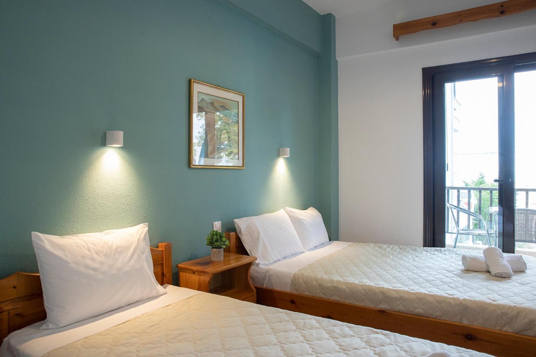 פלטמונס Manos Kritikakis Apartments מראה חיצוני תמונה