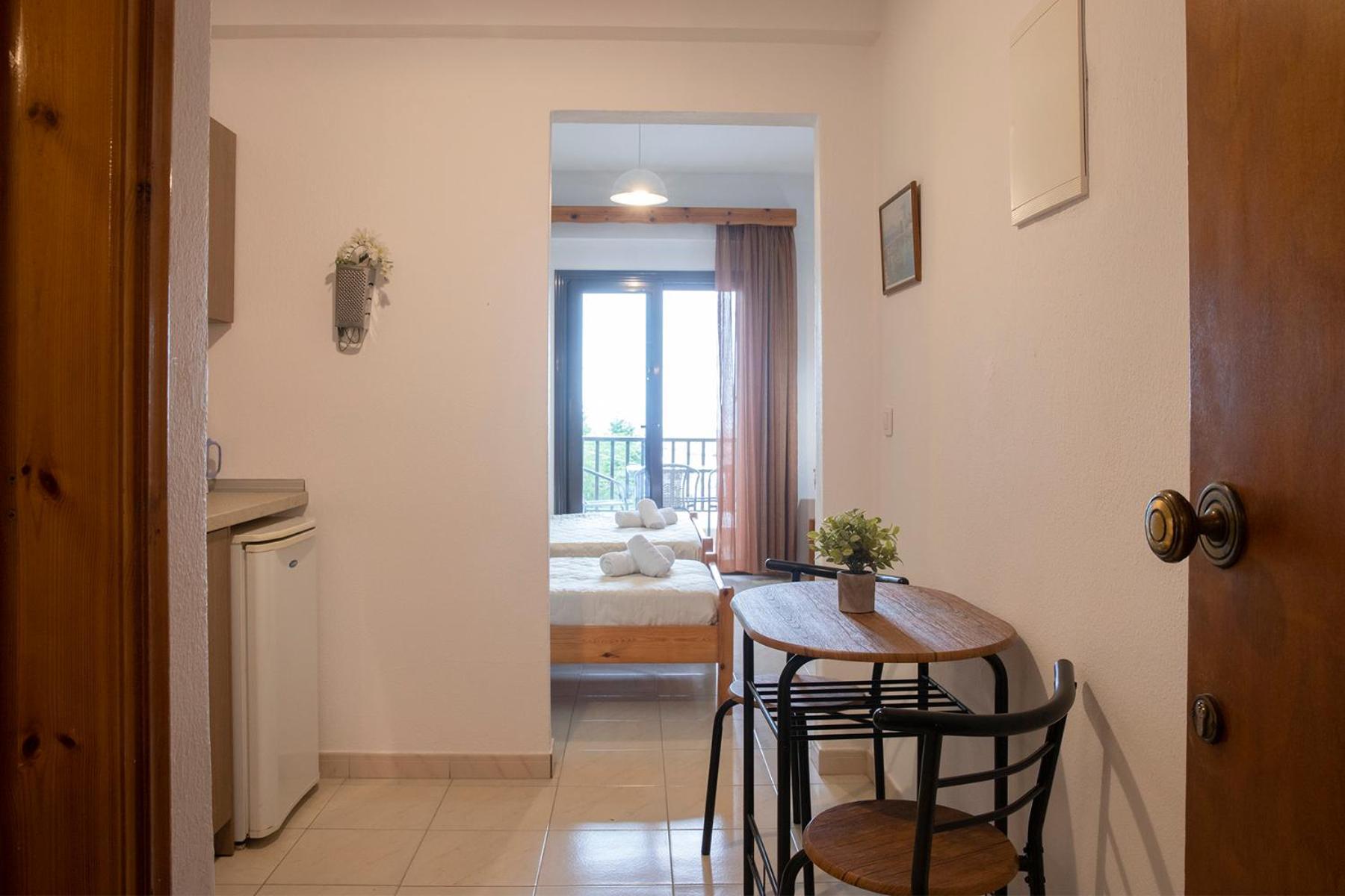 פלטמונס Manos Kritikakis Apartments מראה חיצוני תמונה