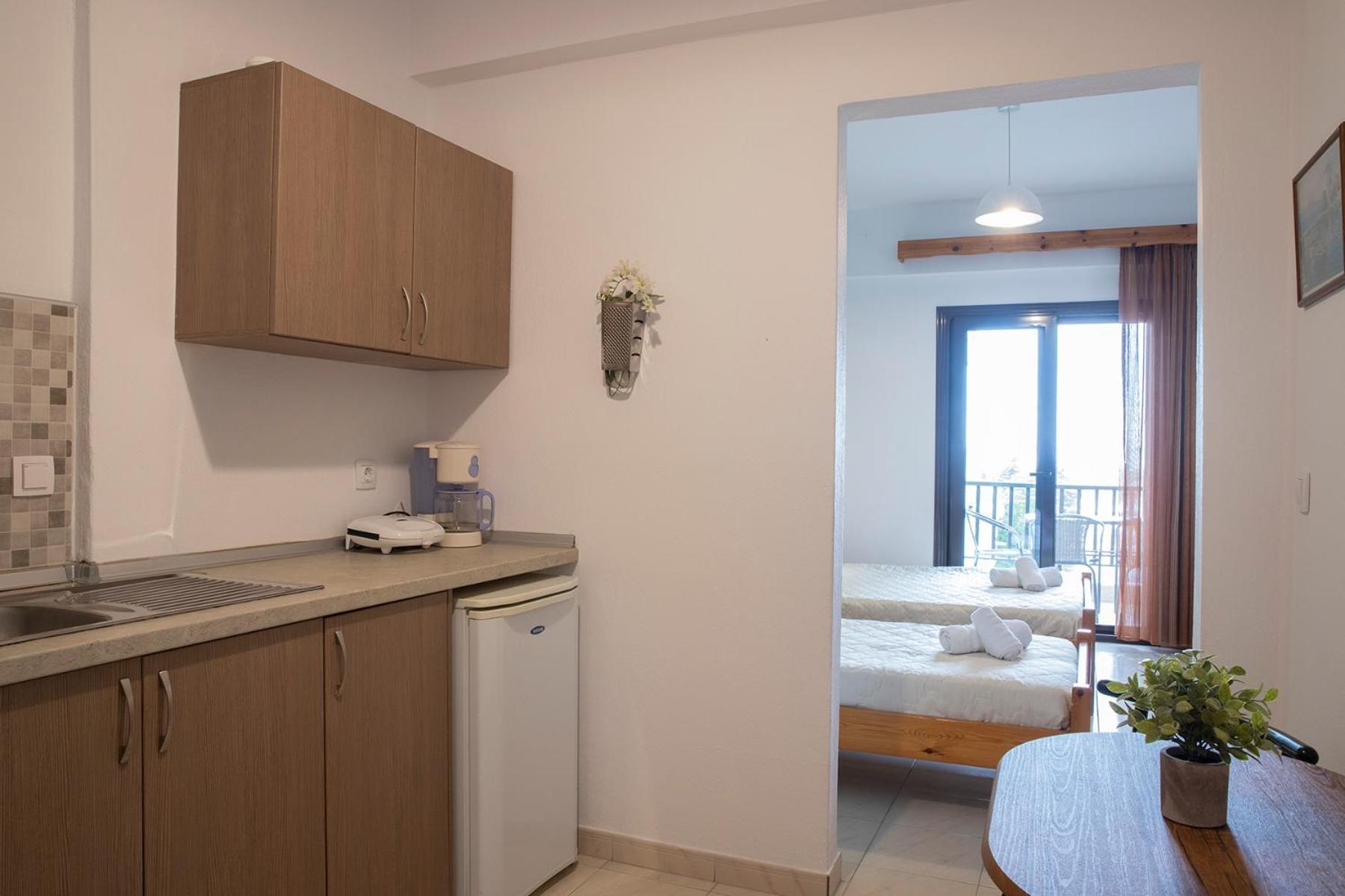 פלטמונס Manos Kritikakis Apartments מראה חיצוני תמונה