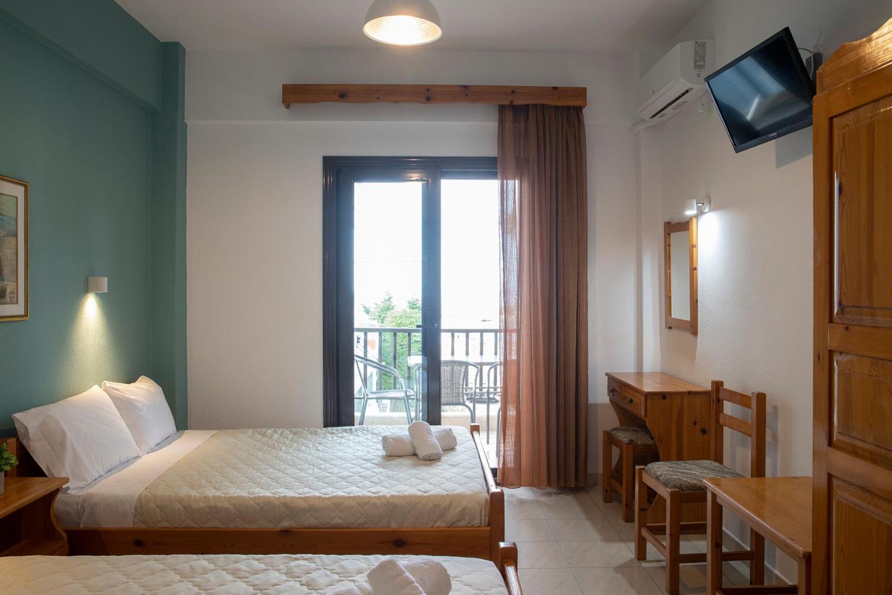 פלטמונס Manos Kritikakis Apartments מראה חיצוני תמונה