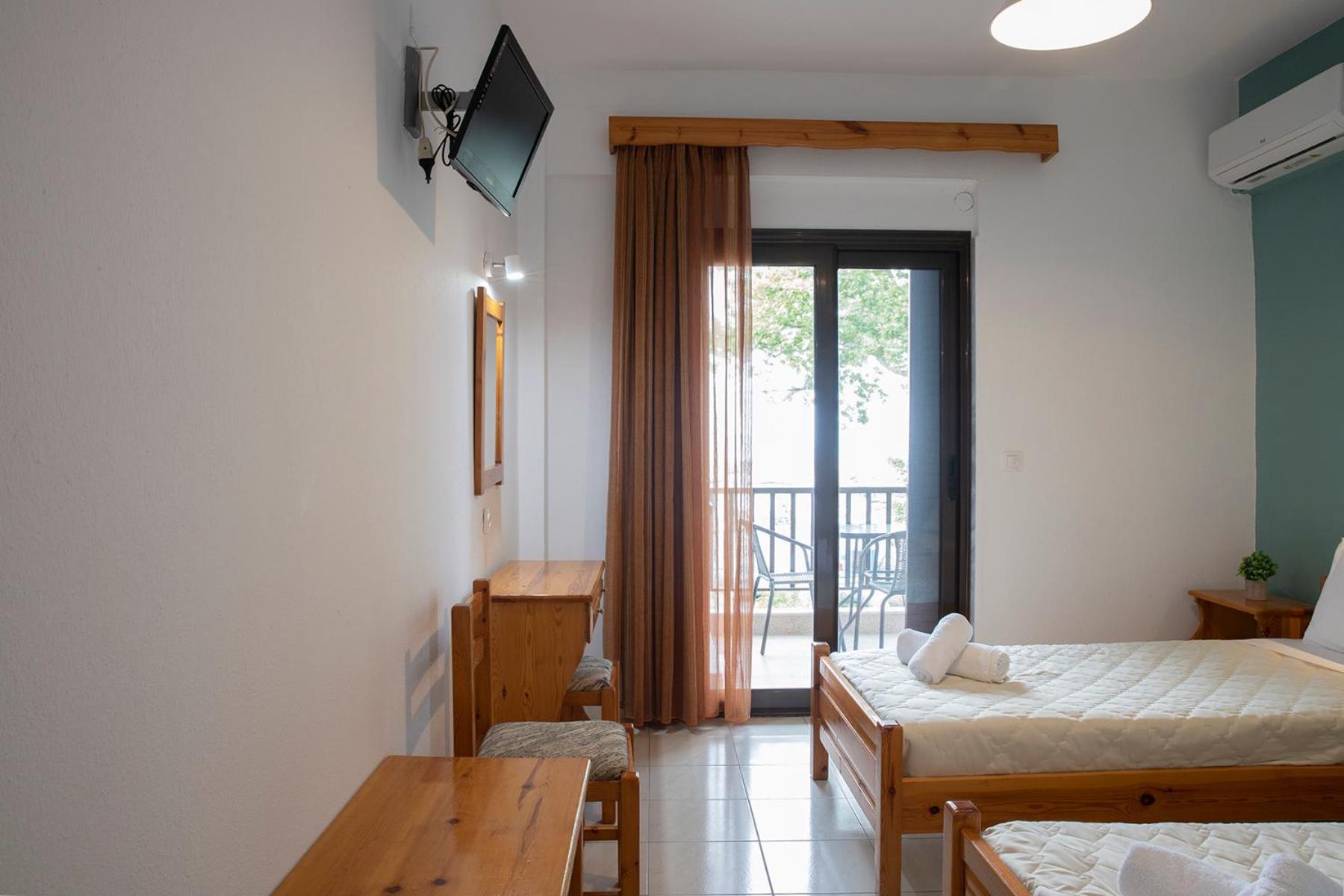 פלטמונס Manos Kritikakis Apartments מראה חיצוני תמונה