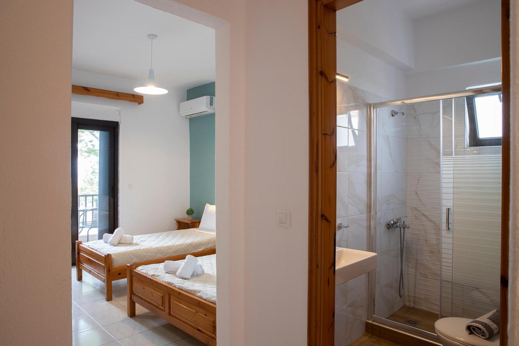 פלטמונס Manos Kritikakis Apartments מראה חיצוני תמונה