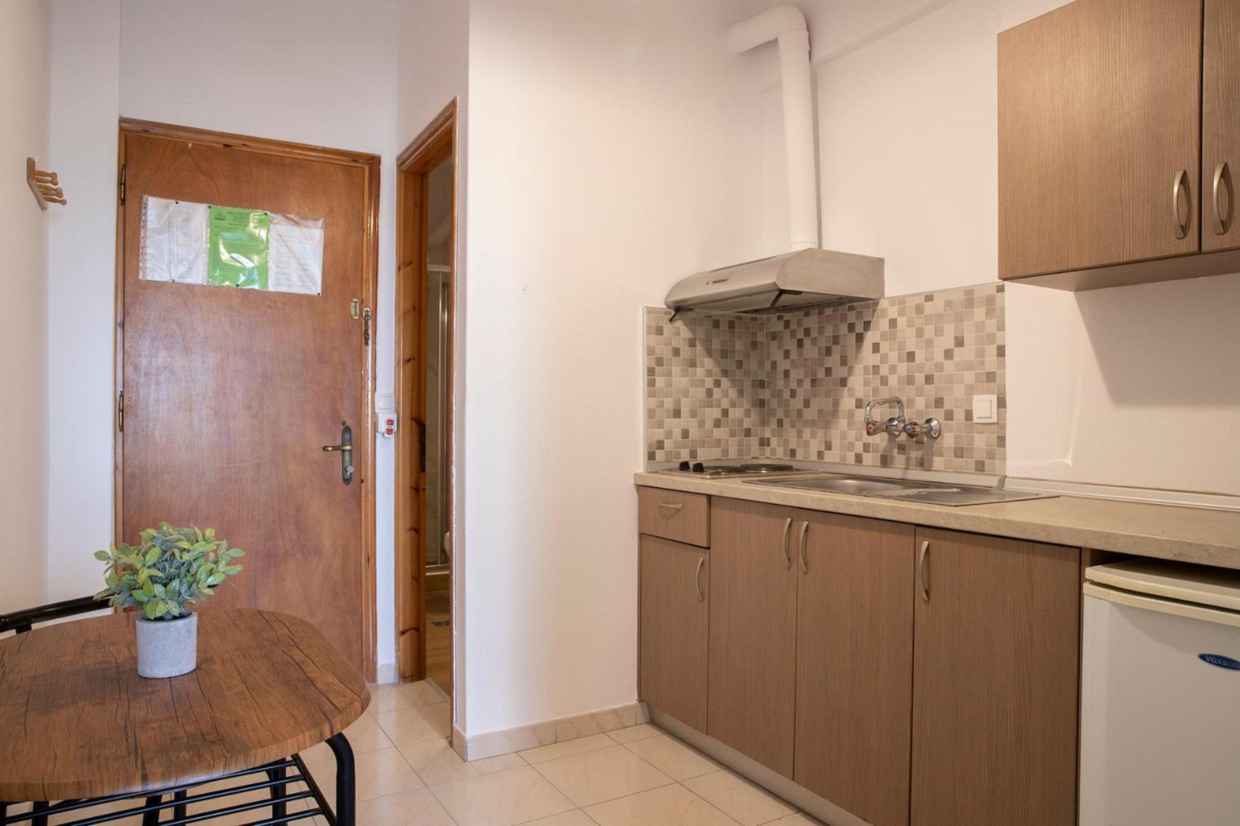 פלטמונס Manos Kritikakis Apartments מראה חיצוני תמונה