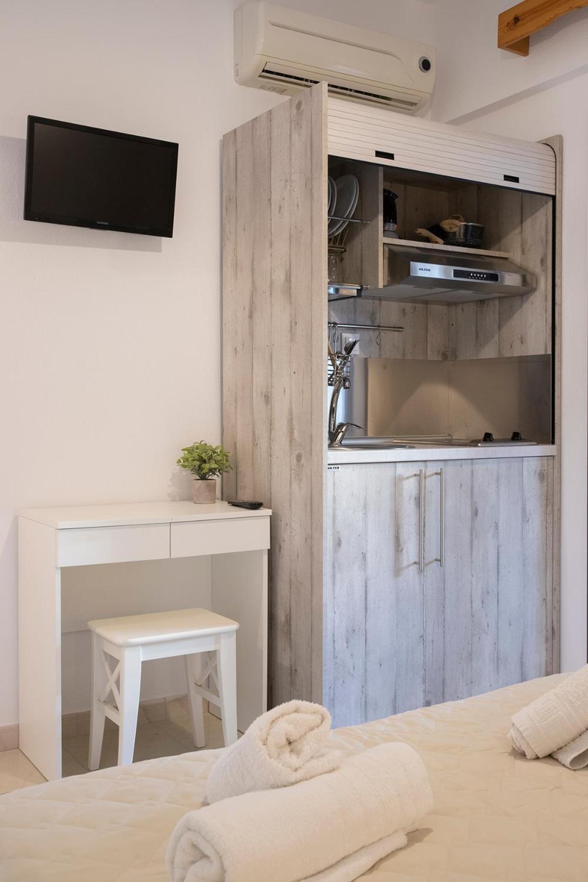 פלטמונס Manos Kritikakis Apartments מראה חיצוני תמונה