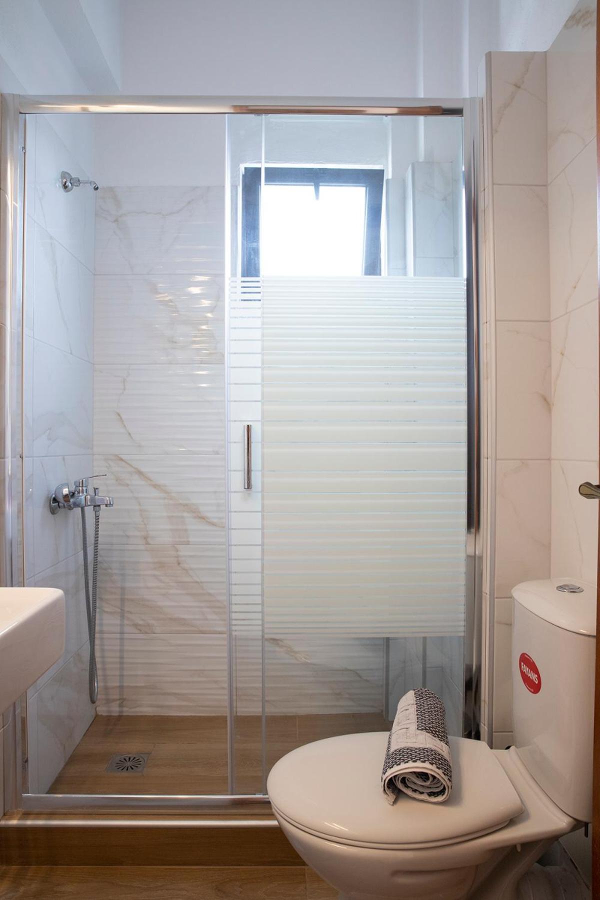 פלטמונס Manos Kritikakis Apartments מראה חיצוני תמונה
