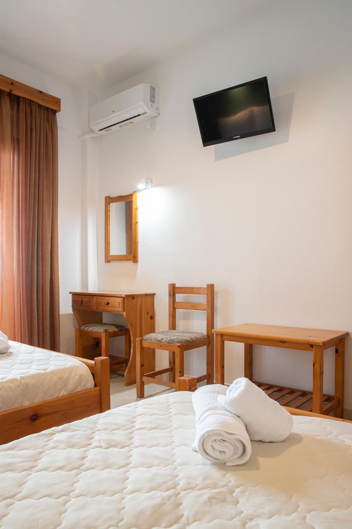פלטמונס Manos Kritikakis Apartments מראה חיצוני תמונה