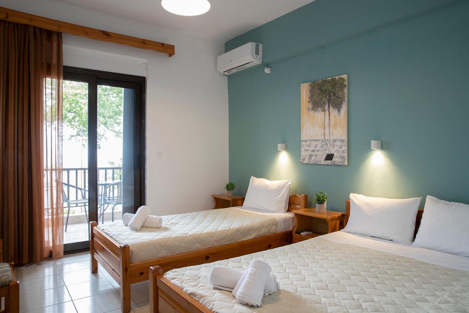 פלטמונס Manos Kritikakis Apartments מראה חיצוני תמונה