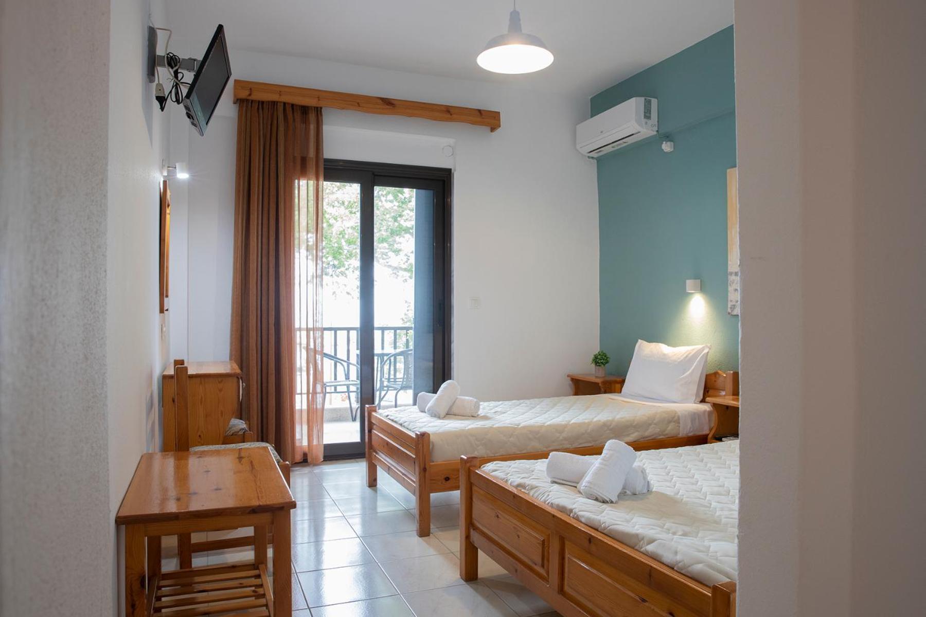 פלטמונס Manos Kritikakis Apartments מראה חיצוני תמונה