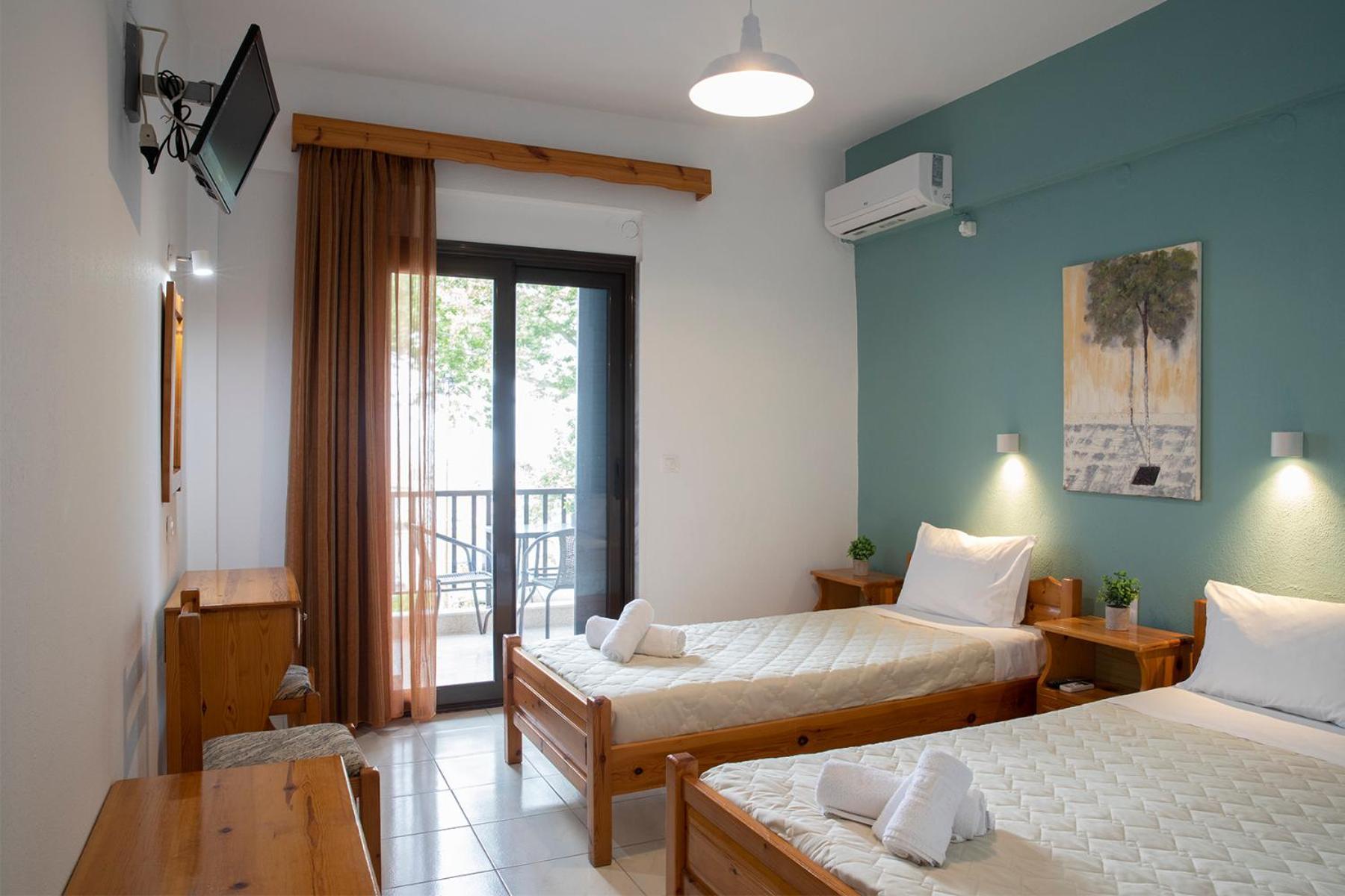 פלטמונס Manos Kritikakis Apartments מראה חיצוני תמונה