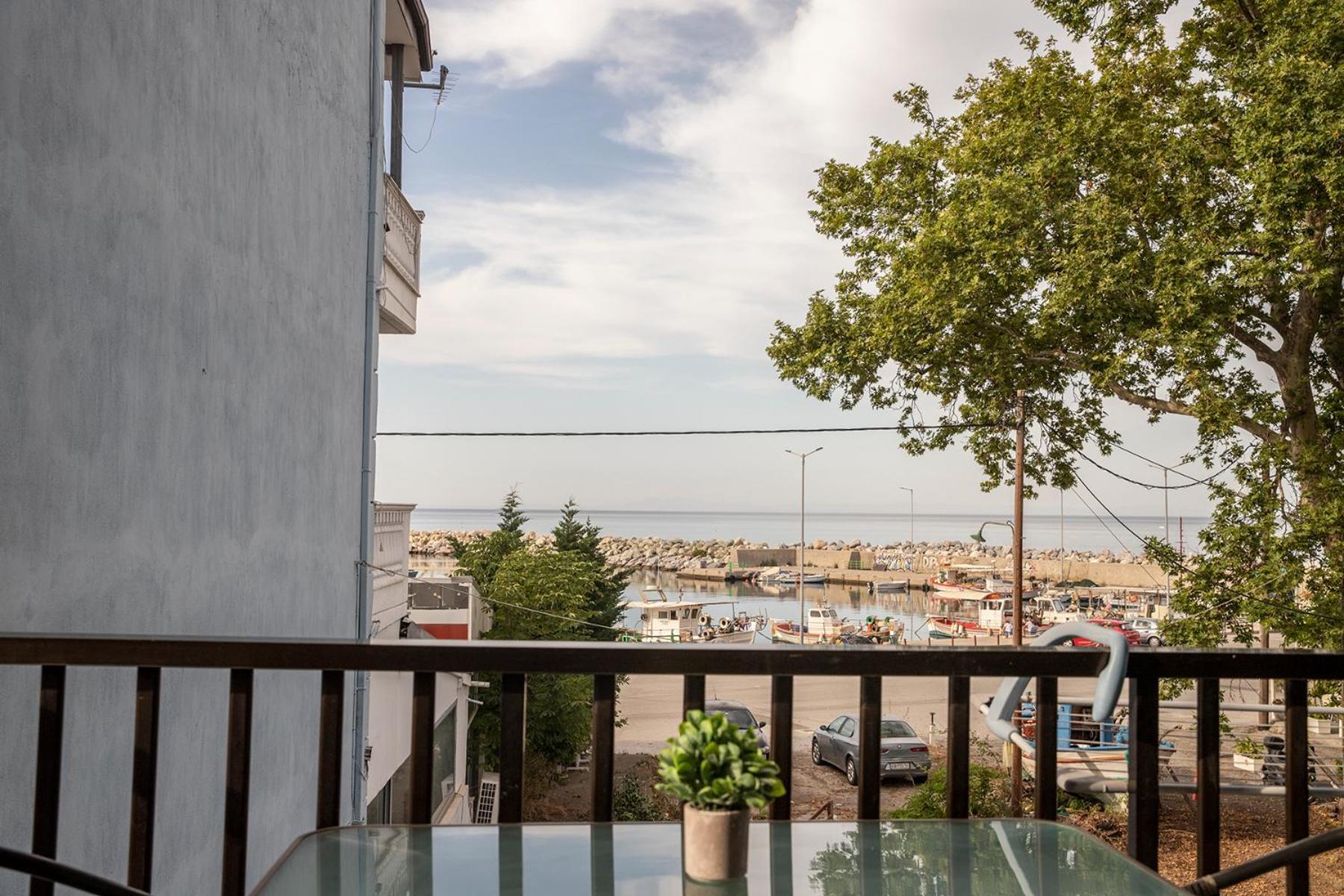 פלטמונס Manos Kritikakis Apartments מראה חיצוני תמונה