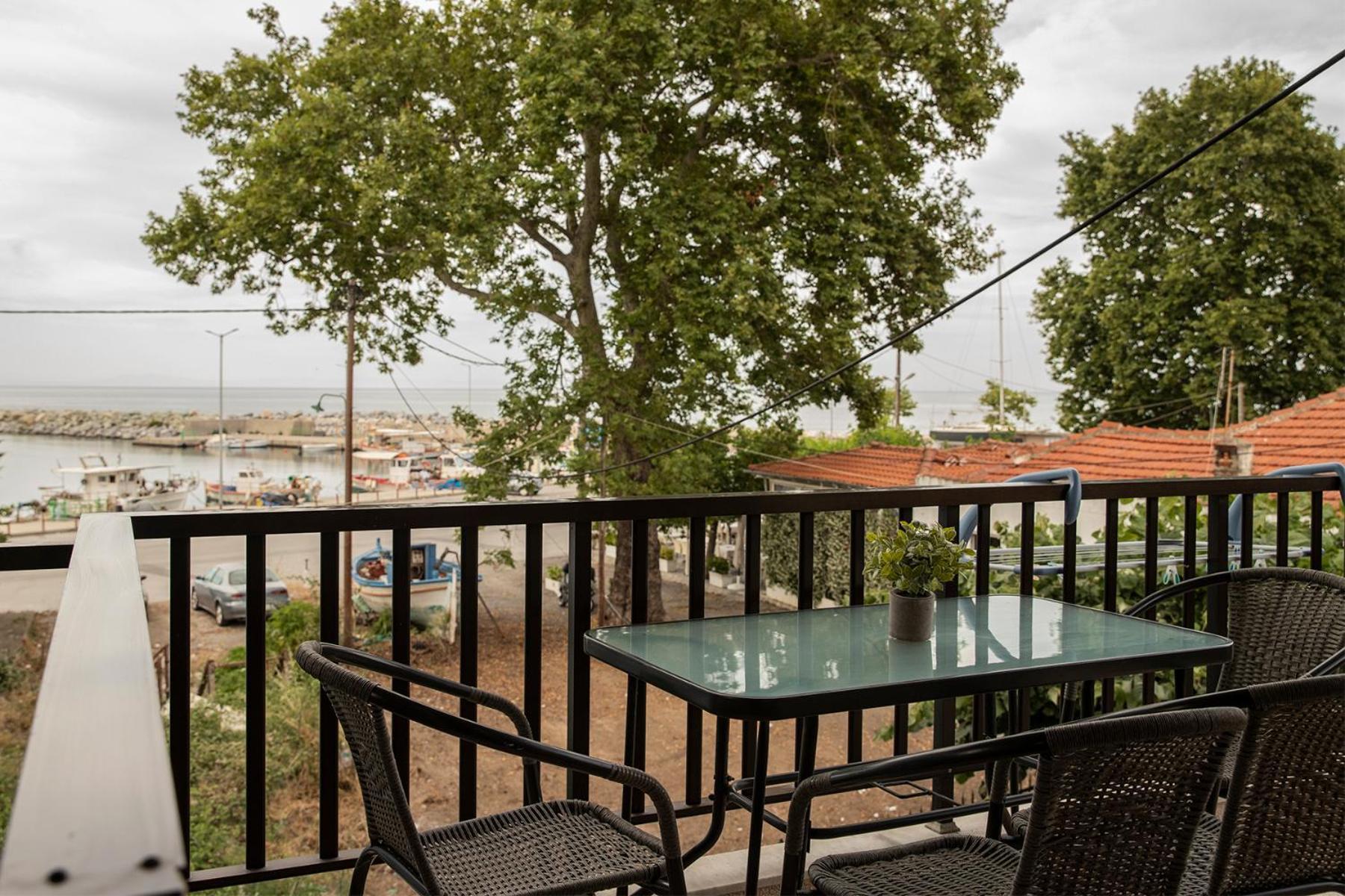 פלטמונס Manos Kritikakis Apartments מראה חיצוני תמונה