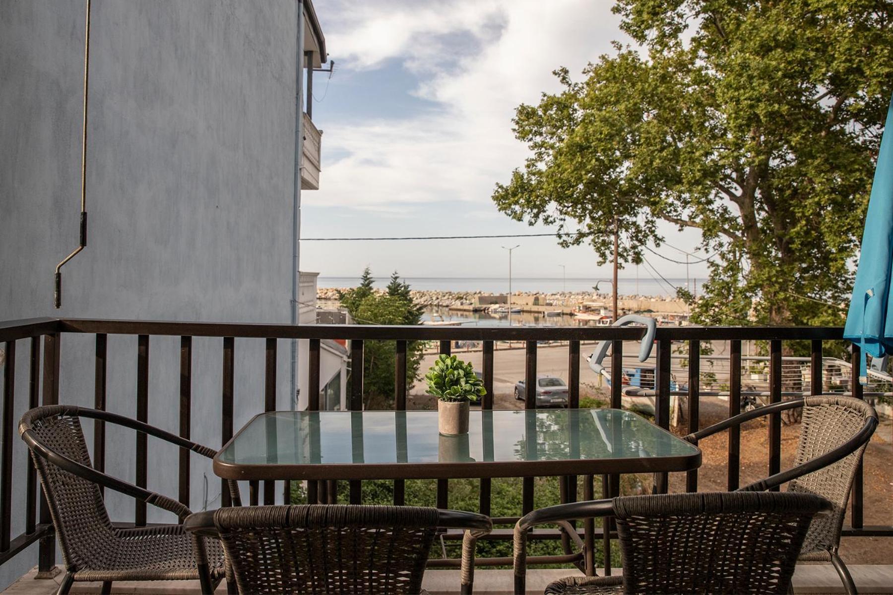 פלטמונס Manos Kritikakis Apartments מראה חיצוני תמונה